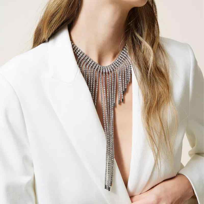 ・カテゴリ: ネックレス・スタイル: ファッション、オフィス・主な素材: ラインストーン・加工: メッキ加工・形状: U字型・チェーンの種類: 標準チェーン・ペンダント素材: ラインストーン・カラー展開: シルバー、ゴールド・: トライアングル、幾何学模様・対象: レディース