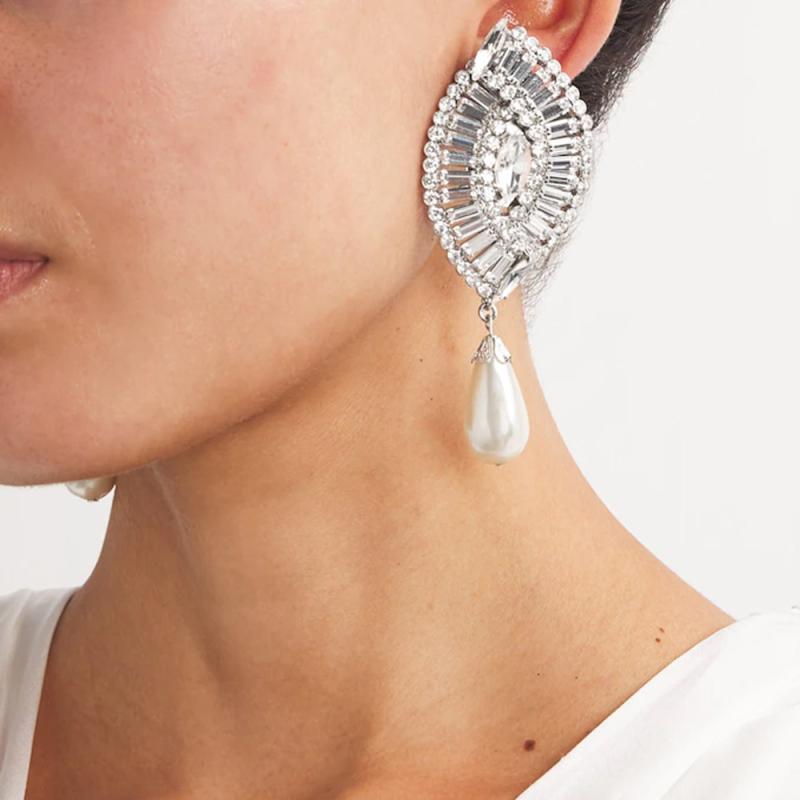 ピアス レディース 欧米風 ひし形 菱形 高級感 耳飾り ジルコニア ラインストーン アクセサリー 大ぶり 個性的 電気メッキ加工 おしゃれ きらきら エレガント 通勤 普段使い パーティー シルバー ゴールド 秋冬