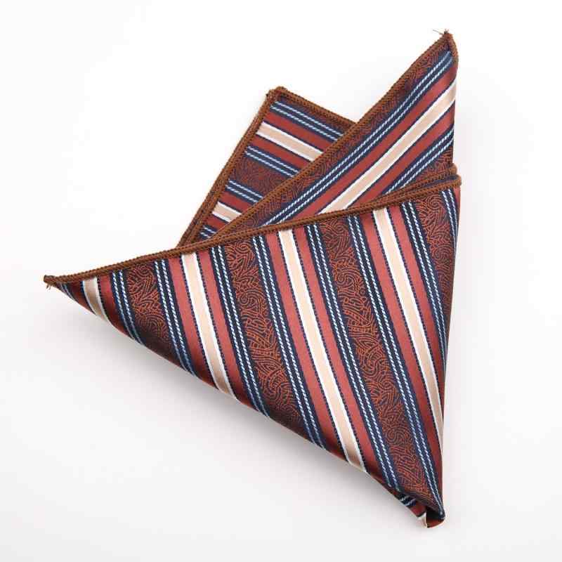 ポケットチーフ メンズ 男性用 紳士用 ビジネス フォーマル 結婚式 スーツ 礼服 英国風 ブリティッシュスタイル ハンカチ スクエア 胸元飾り ポリエステル 光沢感 高級感 ブラウン コーヒー 茶 クラシック 小物