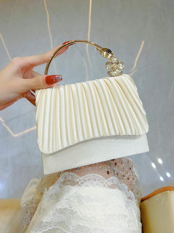 クラッチバッグ レディース ショルダー 斜めがけ 鞄 手提げ 高級感 フォーマル 結婚式 二次会 お呼ばれ 上品 きれいめ 大人 プリーツ スクエア ポリエステル スマホ収納 春夏 アプリコット ブラック シルバー 軽量 ミニ