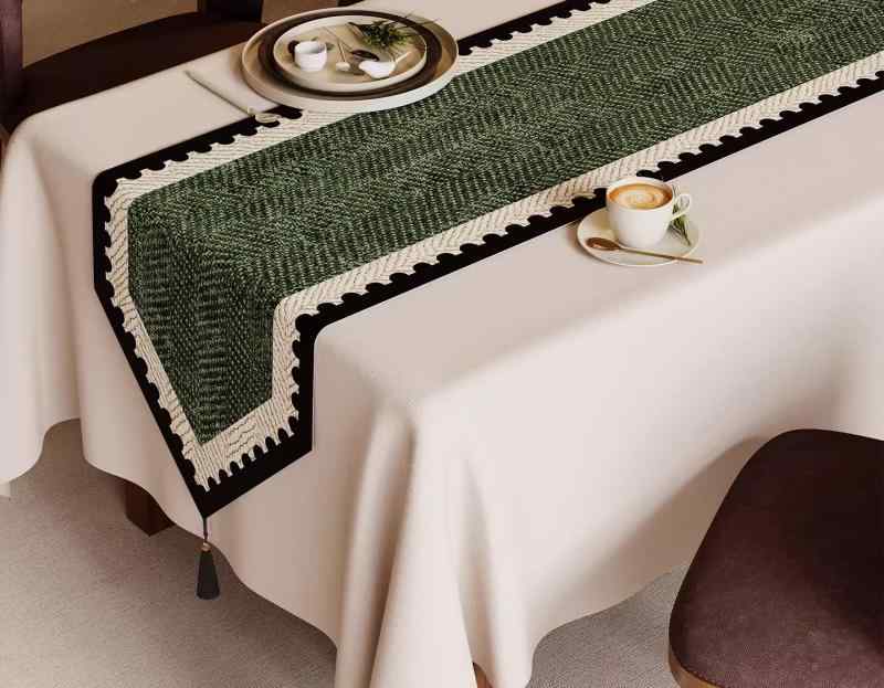 テーブルランナー おしゃれ 布 リネン調 ファブリック 緑 花 植物 タッセル 撥水 防塵 耐熱 食卓カバー..