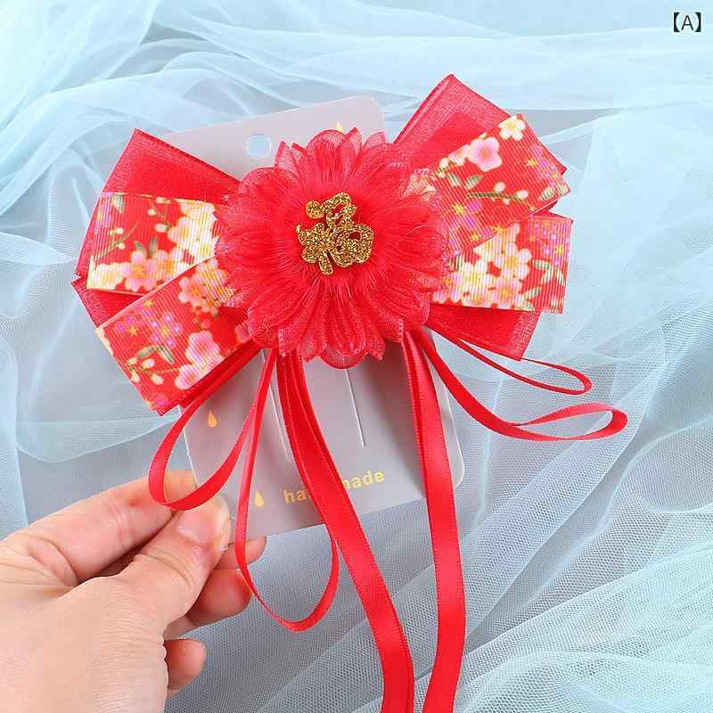 ・カテゴリ: ヘアアクセサリー、ヘアクリップ・素材: 布・: リボン・装飾: ポンポン・柄: 吉祥紋・スタイル: キッズ、韓国・クリップタイプ: ダッカールクリップ・対象: 子供用・対象年齢: 6歳以上・カラー展開: レッド、ピンク、ブルー、パープル・加工方法: ハンドメイド・用途: 記念日、アニバーサリー