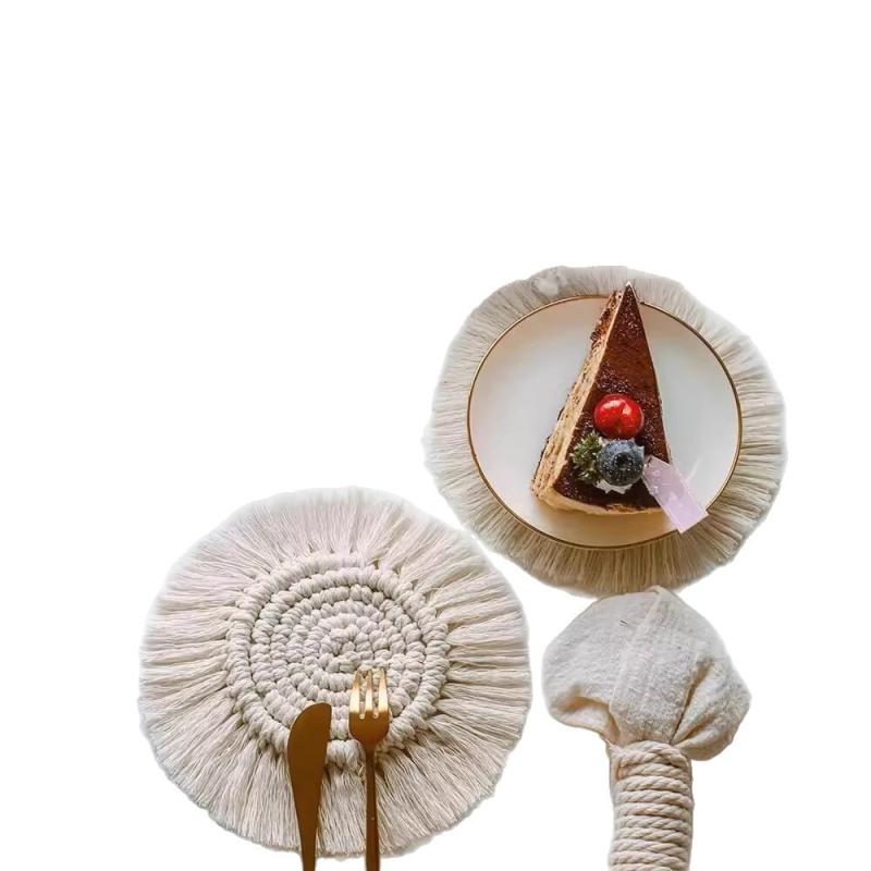 コースター 茶托 敷物 手編み ハンドメイド コットンリネン 綿麻 北欧風 ナチュラル おしゃれ タッセル フリンジ 断熱 耐熱 プレイスマット ティーマット キッチン雑貨 インテリア雑貨 卓上装飾 シンプル ホワイト ベージュ 円形 正方形 ハート型