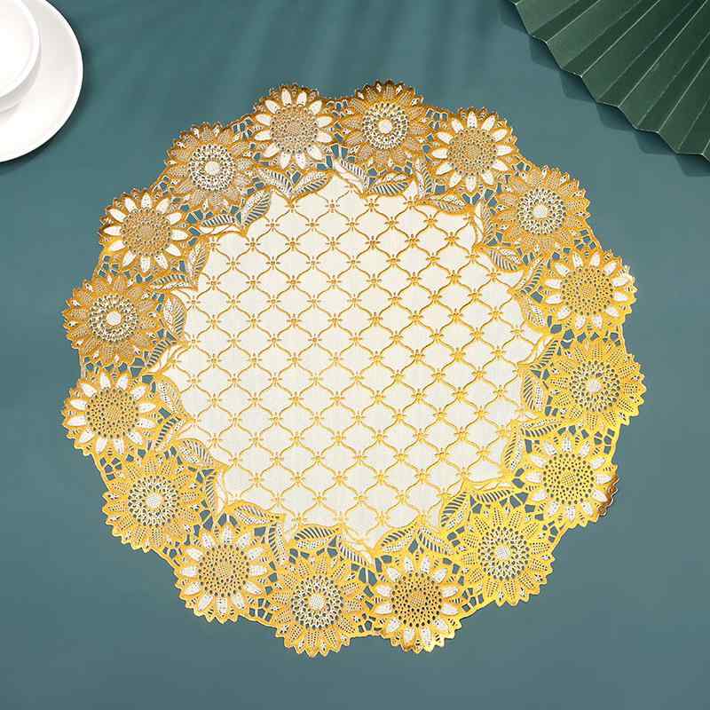 ランチョンマット 円形 丸型 38cm 金 銀 花柄 フラワー 欧州風 北欧風 モダン シンプル おしゃれ 高級感 PVC プラスチック 滑り止め 防水 耐油 耐熱 テーブルクロス コースター インテリア ダイニング 食卓