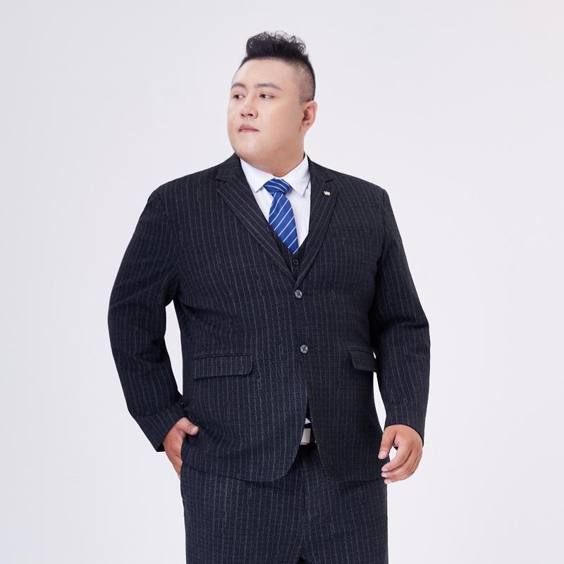 ・スタイル: ビジネス、フォーマル、紳士（35歳以上相当）・前立て: シングル2つボタン・素材: 化学繊維混紡・主素材: アセテート・主素材含有率: ・着用シーン: 宴会、パーティー・襟の形: ノッチドラペル・フィット感: ルーズフィット・生地の厚さ: 標準・詳細: ボタン装飾・カラー展開: ベスト、ジャケット、パンツ・サイズ展開: XL, 2XL, 3XL, 4XL, 5XL, 6XL, 7XL, 8XL, 9XL