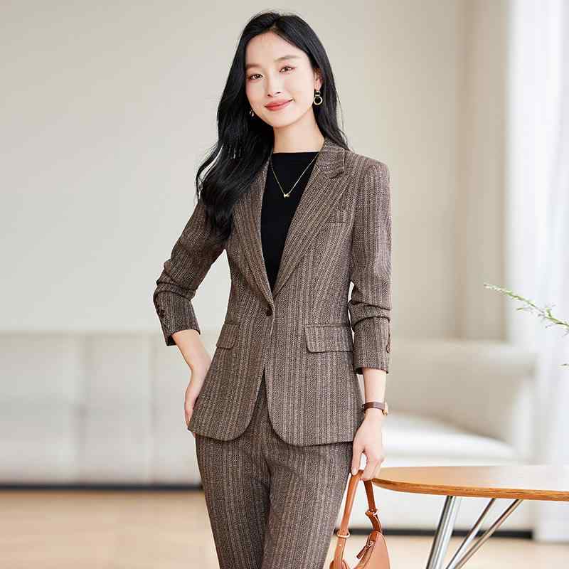セットアップ レディース 春秋 パンツスーツ テーラードジャケット ビジネス 事務服 通勤 オフィス 接客 ポリエステル 高級感 エレガント きれいめ 上品 大きいサイズ ブラウン グレー