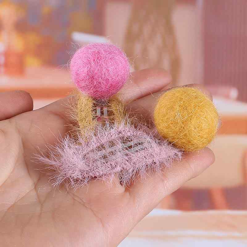 ヘアピン 子供 女の子 男の子 ベビー 髪飾り アクセサリー パッチン留め クリップ 秋冬 フェルト ポンポン ボール ウール ハンドメイド かわいい おしゃれ カラフル マルチカラー 普段使い お出かけ 通園 柔らかい 軽量