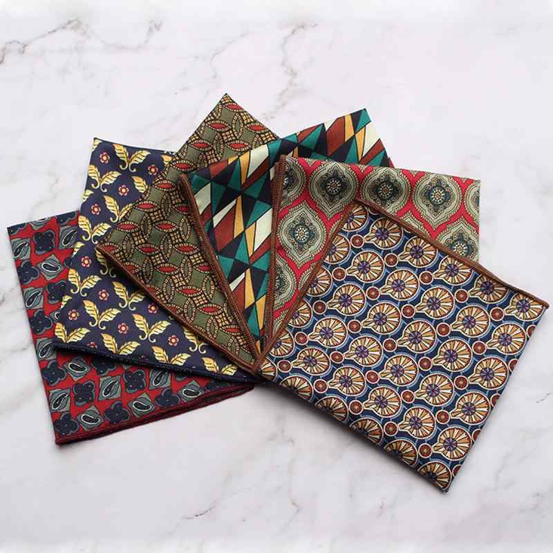 ポケットチーフ メンズ レディース ハンカチ 幾何学模様 スクエア 23cm スーツ 礼服 結婚式 披露宴 パーティー ポリエステル 調 光沢 高級感 プリント 胸元 マルチカラー 軽量 ワンポイント