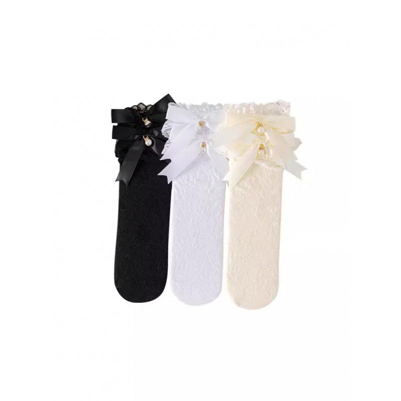 ・カテゴリ: キッズソックス・性別: 女の子用・主な素材: ナイロン75%・加工: メッシュ・機能: 通気性・長さ: クルー丈・厚さ: 極薄・柄: 無地、リボン、パール、花柄、ハート、ライン・カラー展開: ホワイト、ブラック、イエロー・サイズ展開: フリーサイズ・対象身長: 100-140cm