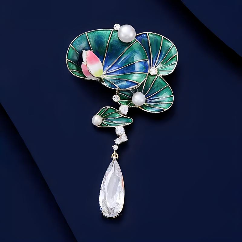 ブローチ レディース ピン コサージュ 蓮 睡蓮 花 モチーフ 和装小物 チャイナドレス アクセサリー 高級感 パール ラッキーアイテム 縁起物 エナメル 合金 華やか 上品 ピンク レトロ ヴィンテージ風風 春夏 かわいい(4.0)