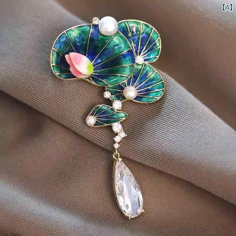 ブローチ レディース ピン コサージュ 蓮 睡蓮 花 モチーフ 和装小物 チャイナドレス アクセサリー 高級感 パール ラッキーアイテム 縁起物 エナメル 合金 華やか 上品 ピンク レトロ ヴィンテージ風風 春夏 かわいい 2
