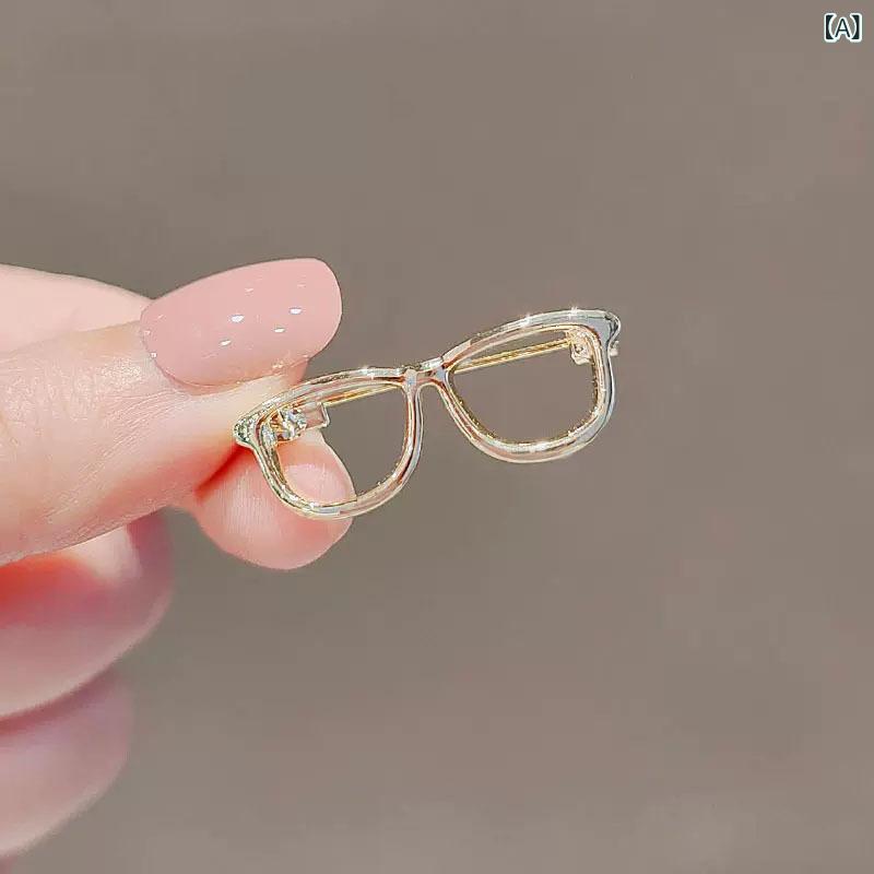 ブローチ レディース メガネ 眼鏡 ラペルピン 合金 電気メッキ加工 透かし彫り 個...
