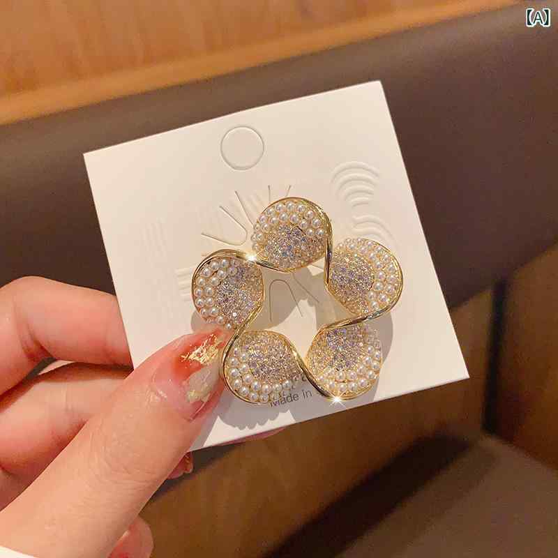 フロントップ楽天市場店のブローチ レディース コサージュ ピン アクセサリー パール ジルコニア 華やか 上品 高級感 フラワー 花 リボン 蝶 羽根 飾り 普段使い フォーマル 結婚式 おしゃれ かわいい ゴールド シルバー ホワイト 春夏｜アングル2