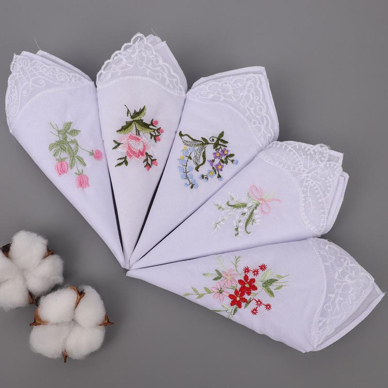 ハンカチ レディース ハンドタオル コットン 綿 レース 刺繍 スカラップ バタフライ 花柄 フラワー 白 ホワイト 28cm 正方形 軽量 高級感 清楚 上品 エレガント 普段使い 通勤 冠婚葬祭 スクエア