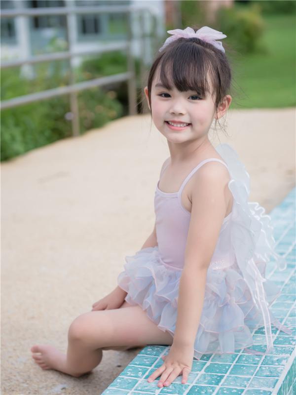 水着 女の子 子供用 キッズ ワンピース スイムウェア ピンク ティアード ケーキスカート 蝶の羽 リボン サスペンダー ポリエステル 無地 かわいい 伸縮性 裏地 小学生 ビーチ プール 海水浴
