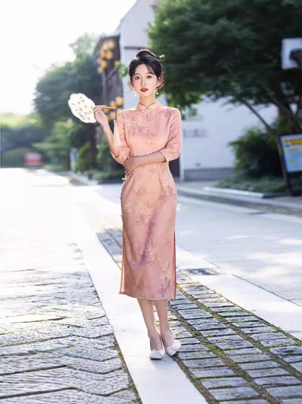 乐天商城 - チャイナドレス レディース ロング スエード 春夏 立ち襟 七分袖 モダン 型 ピンク グリーン 竹柄 プリント レトロ 文芸風 フェミニン かわいい 痩せ見え 細見え 体型カバー 上品 華やか お呼ばれ パーティー 普段着 3D 立体 スリット