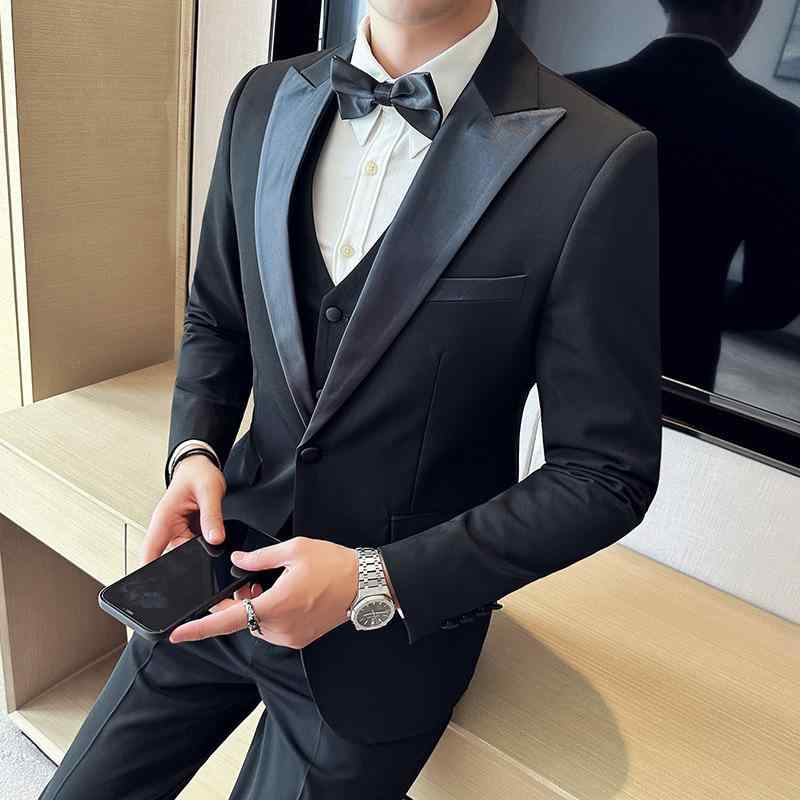 Rakuten - スーツ メンズ 男性用 韓国流 3点セット スリーピース セットアップ 結婚式 披露宴 冠婚葬祭 新郎 タキシード フォーマル 礼服 無地 ピークドラペル スリム 細身 ボタン サイドベンツ 春秋 ブラック 綿混 高級感