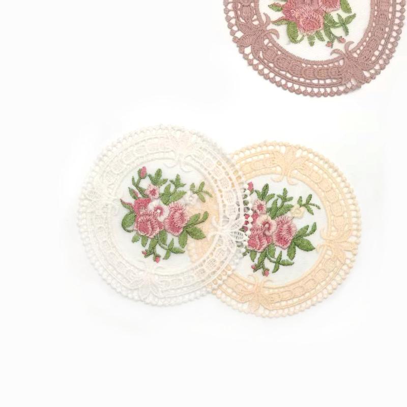 コースター ランチョンマット ティーマット テーブルマット 敷物 卓上装飾 レース 刺繍 花柄 円形 丸型 欧風 アンティーク調 レトロ 断熱 耐熱 傷防止 インテリア 雑貨 撮影小物 ベージュ ホワイト パープル ポリエステル
