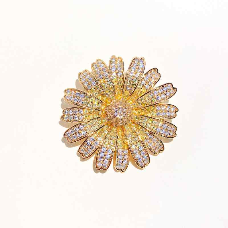 ブローチ レディース デイジー 花 フラワー コサージュ ジルコニア ピン シンプル アクセサリー 高級感 華やか 上品 銅製 カッパー フォーマル パーティー ブライダル 卒業式 ストール 襟飾り カーディガン