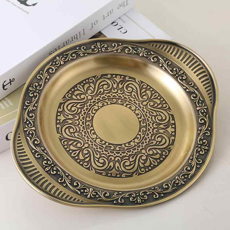 ・カテゴリ: 金属製プレート・素材: 亜鉛合金・柄: 無地・スタイル: 北欧風・形状: 不規則形・使用シーン: コーヒータイム・表面加工: 電気メッキ・カラー展開: ゾウ、レトロ円形、馬車、ジャズ、ローズ、キャッスル・対象: 成人・用途: ギフト、記念日、プロモーションギフト・ギフト対象: 取引先、親戚、恩師