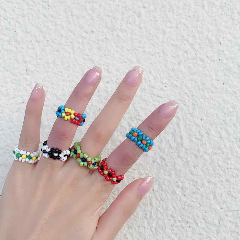 指輪 レディース リング セット シードビーズ 編み込み カラフル 個性的 おしゃれ かわいい ホワイト レッド グリーン 春夏 アクセサリー ボヘミアン エスニック 重ね付け カジュアル デイリー お出かけ