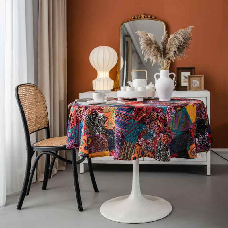 テーブルクロス テーブルカバー 円形 丸型 150cm 綿麻 コットン リネン ボヘミアン風 エスニック風 中華風 アメリカンヴィンテージ風 パッチワーク カラフル プリント 防塵 汚れ防止 装飾 リビング ダイニング 食卓 おしゃれ 高級感