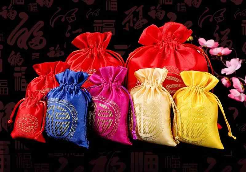巾着 ポーチ 中華風 錦織り 布 かわいい 小銭 お守り アクセサリー 小物入れ コインケース お祝い 祝福 贈答 お小遣い ギフトバッグ 雑貨 プレゼント レトロ 福 財 寿 喜 文字 縁起物 刺繍 レッド ブルー ゴールド