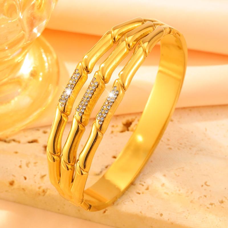 Pearl White - バングル レディース ブレスレット 腕輪 アクセサリー バンブー 竹 モチーフ 三連 ジルコニア 高級感 ステンレス 金属 錆びにくい 変色しにくい つけっぱなし 通勤 普段使い オフィス オールシーズン シンプル かわいい 個