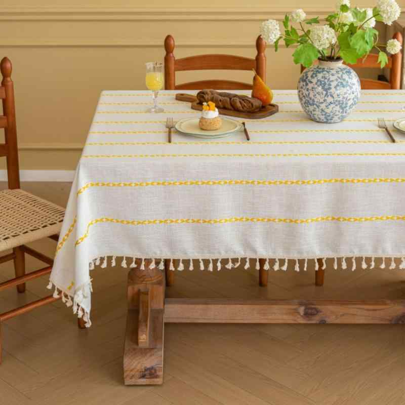 テーブルクロス 長方形 フランス風 クリームスタイル 刺繍 タッセル フリンジ ポリエステル イエロー ベージュ リビング向け 机用 マルチカバー インテリア 模様替え 防塵 装飾 高級感 おしゃれ かわいい