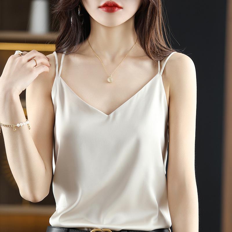 ・シルエット: ルーズフィット・着丈: 約50-65cm・柄: 配色・装飾: スパンコール・素材: トリアセテート、再生繊維・素材含有率: 50%-70%・カラー展開: ホワイト、ブラック、シルバーグレー、ブリックレッド、ダークグリーン、シャンパン・サイズ展開: S、M、L、XL、XXL、XXXL・対象: レディース・スタイル: フェミニン、エレガント・ストラップ: 固定・伸縮性: 中程度