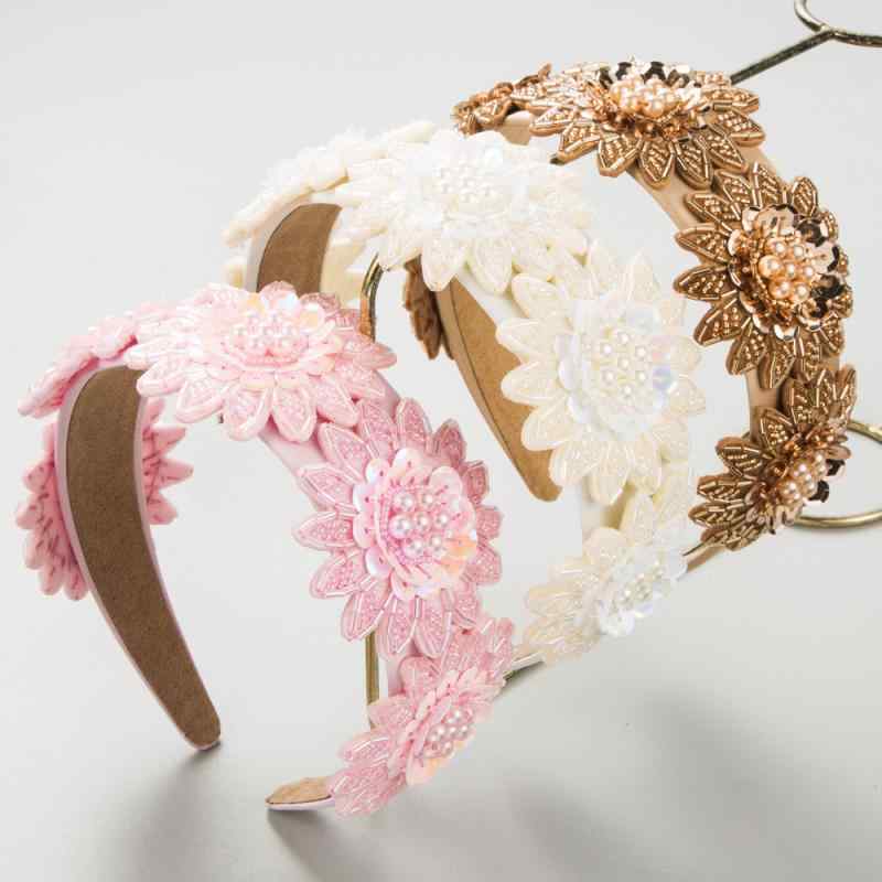 カチューシャ レディース 髪飾り ヘアアクセサリー ヘッドバンド 幅広 太め 上品 清楚 ハンドメイド パール スパンコール フラワー モチーフ 春夏 かわいい 華やか パーティー 結婚式 普段使い ピンク ブラウン
