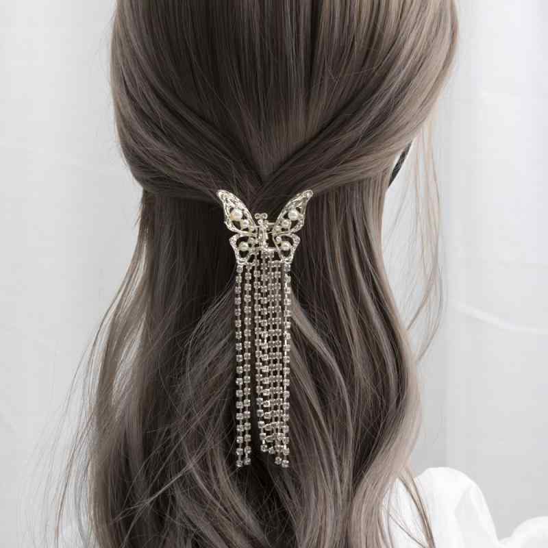 ・カテゴリ: ヘアアクセサリー・タイプ: バンスクリップ・素材: 金属・モチーフ: 蝶・スタイル: レディース・カラー: シルバー・処理工程: 電気メッキ