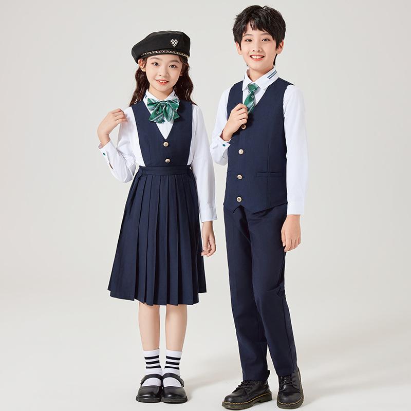 ・カテゴリ: 制服、学生服・スタイル: 学院風、ブリティッシュスタイル・対象年齢: 8歳以上、身長140cm以上・性別: 男女兼用・要素: セットアップ・加工: シアリング加工・生地名: サージ・主な素材: アセテート 80%・セット内容: シャツ、ジャンパースカート、ベスト、ロングパンツ、リボン、ネクタイ・カラー展開: ネイビー（ジャンパースカートセット）、ネイビー（パンツセット）、グレー（ジャンパースカートセット）、グレー（パンツセット）・サイズ展開: 100, 110, 120, 130, 140, 150, 160, 165, 170, 175, 180, 185・形状: 長袖、ロングパンツ