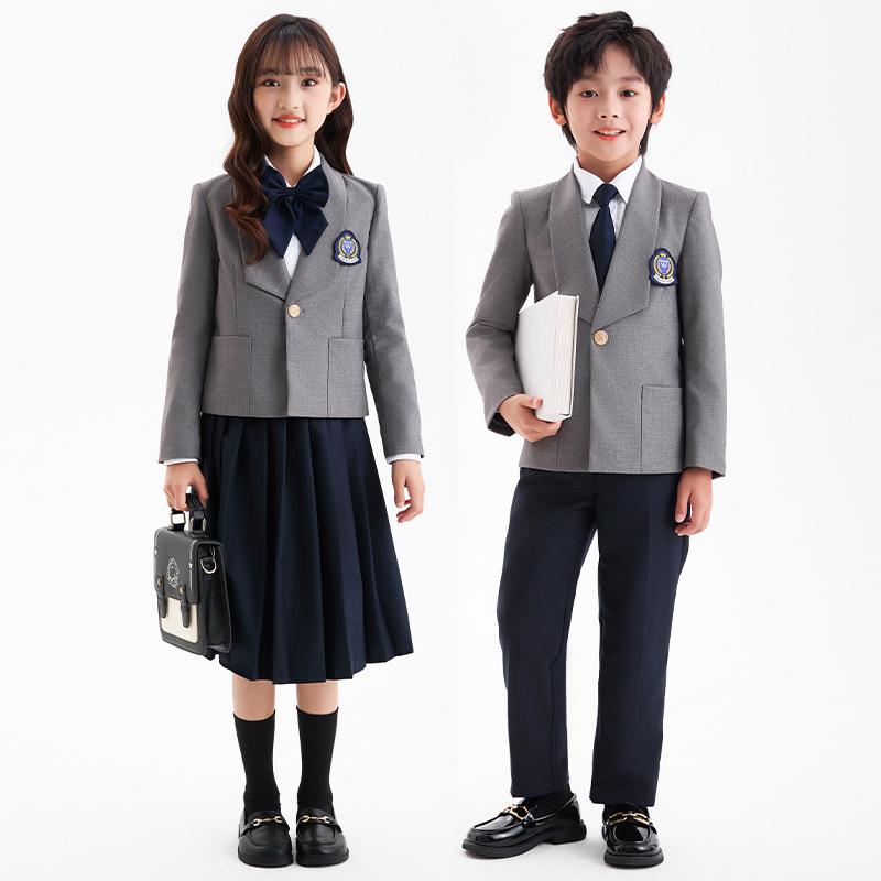 ・スタイル: プレッピー・対象年齢: 8歳以上（身長140cm以上）・対象性別: 男女兼用・留め具の種類: 1つボタン・要素: スポーツ・生地加工: ソフト加工・主な素材: ポリエステル・素材含有率: 60%・カラー展開: 男子4点セット、女子5点セット、男子長袖シャツ5点セット、女子長袖シャツ6点セット、男子半袖シャツ5点セット、女子半袖シャツ6点セット、男子ジャケット、女子ジャケット、パンツ、スカート、ネイビーベスト、グレーベスト・サイズ展開: 100cm、110cm、120cm、130cm、140cm、150cm、160cm、170cm、180cm・セット内容: 長袖、スカート・カテゴリ: 制服、スクールウェア