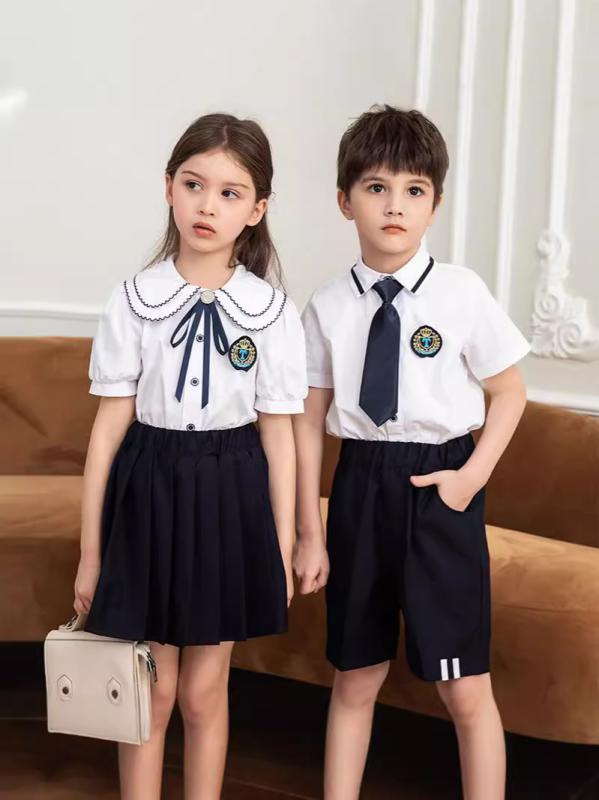 ・カテゴリ: 制服・スタイル: ブリティッシュスタイル・性別: 男女兼用・対象年齢: ジュニア(8歳以上、身長140cm以上)・セット内容: 2点セット・セット構成: 半袖、パンツ・主な素材: 綿・素材名: テンセル風ツイル・加工: ソフト加工・特徴: セットアップ、ブリティッシュスタイル・カラー展開: 男の子セット、女の子セット・サイズ展開: 100cm、110cm、120cm、130cm、140cm、150cm、160cm、170cm、180cm、190cm