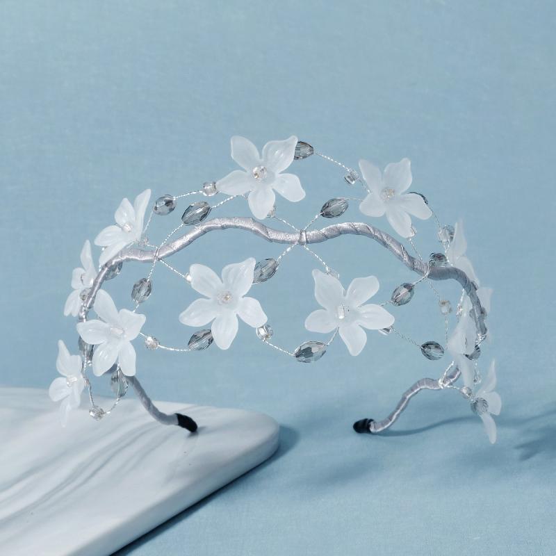 カチューシャ レディース ティアラ ヘアアクセサリー 髪飾り 結婚式 ブライダル 花嫁 クリスタル ビーズ アクリル フラワー 花 シルバ..
