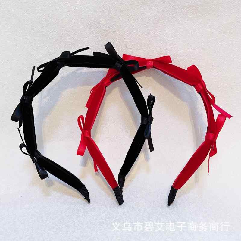 Rakuten - カチューシャ レディース ヘアアクセサリー ベルベット リボン 蝶結び フレンチ ヴィンテージ風 滑り止め 髪飾り 幅広 立体 ブラック レッド 結婚式 披露宴 二次会 ブライダル 上品 高級感 大人かわいい 秋冬 華やか