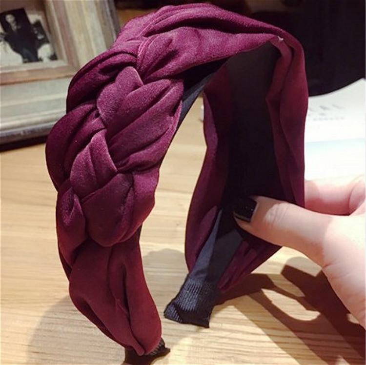 カチューシャ レディース ヘアバンド ヘアアクセサリー 韓国 布製 ハンドメイド 編み込み ツイスト 結び目 ワイド 幅広 高級感 おしゃれ かわいい 普段使い 結婚式 誕生日 紫 青 黒 オールシーズン 髪留め 髪飾り