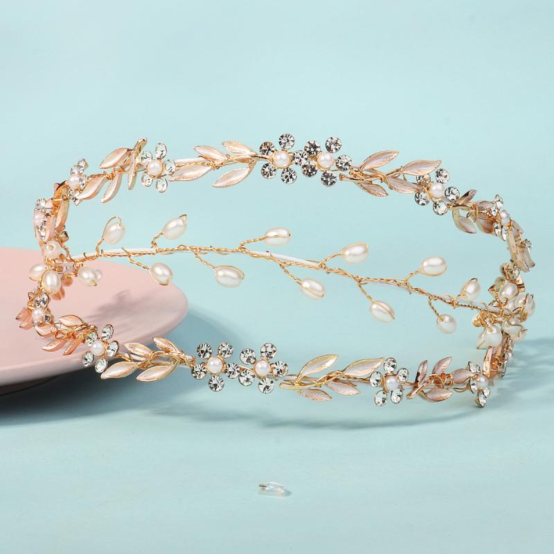 カチューシャ レディース ヘアバンド ヘッドドレス 欧米風 ヴィンテージ風 ゴールド 3連 ハンドメイド ビーズ 花 フラワー 葉 リーフ ボタニカル ナチュラル 結婚式 ブライダル パーティー 写真撮影 華やか ゴージャス 金属 メタル 髪飾り ヘアア