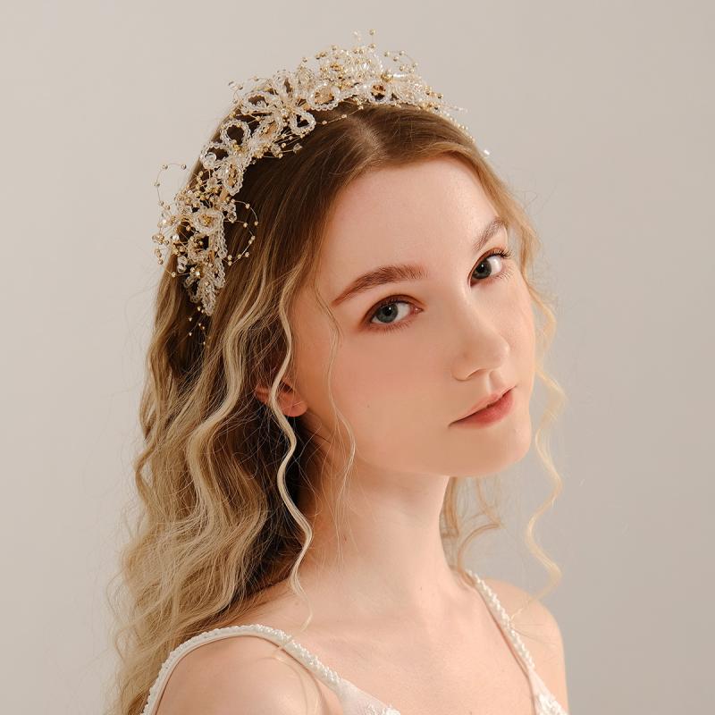 胸花 - カチューシャ レディース 髪飾り ヘアアクセサリー ヘッドドレス クリスタル ビーズ 人工水晶 ゴールド 高級感 幅広 フラワー アンティーク調 エレガント 華やか 幻想的 欧風 結婚式 パーティー 撮影 秋冬