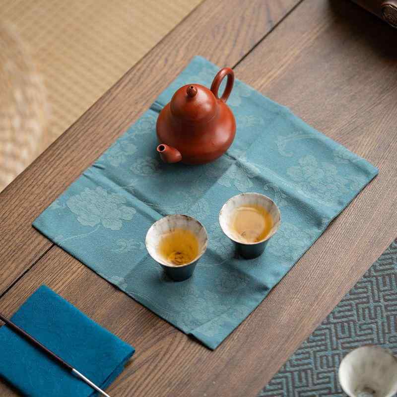 ・カテゴリ: 茶巾・素材: 布・スタイル: モダンシノワズリ・: 団花紋・カラー展開: レッドブラウン、ダークグリーン、ライトパープル、レイクブルー、ターメリック、ダークブルー