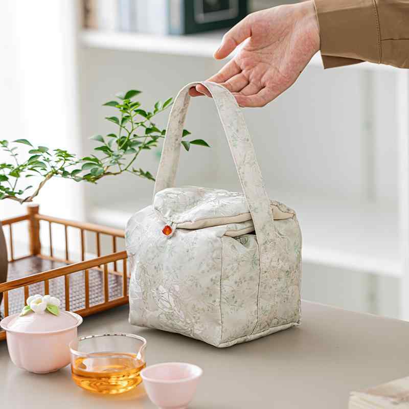 茶器収納バッグ 道具入れ ティーセットケース 手提げ 鞄 巾着 ポーチ 布製 コットン クッション 肉厚 キルティング 仕切り 大容量 ポータブル 旅行用 普段使い アウトドア 和モダン オリエンタル シック 高級感