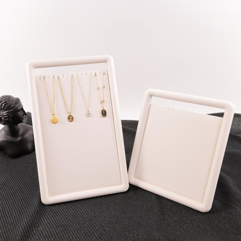 Accessories Cases - ジュエリースタンド レディース メンズ ベージュ レザー 指輪 リング ピアス ネックレス ペンダント 展示台 ディスプレイ什器 店頭用 カウンター 撮影用 縦型 省スペース 高級感 アクセサリー収納 インテリア 整理用品 シンプル 卓上 ネックレス掛け