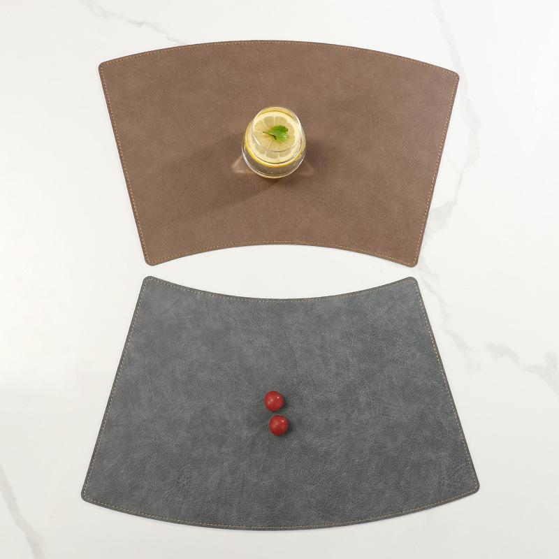 Lunch Mat - ランチョンマット プレースマット テーブルマット レザー調 合成革 合皮 防水 撥水 防汚 耐熱 断熱 お手入れ簡単 高級感 扇形 円卓用 ラウンドテーブル レストラン用 ホテル仕様 洋食用 北欧風 無地 コーヒー ブルー グリーン