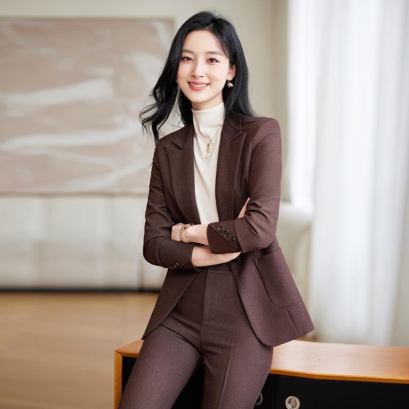 ・素材: ポリエステル 70%〜80%、レーヨン 30%以下・パンツ丈: ロング丈・袖丈: 長袖・袖のスタイル: レギュラースリーブ・カラー展開: ブラウン、ブラック、グリーン、ピンク・サイズ展開: S、M、L、XL、2XL、3XL、4XL