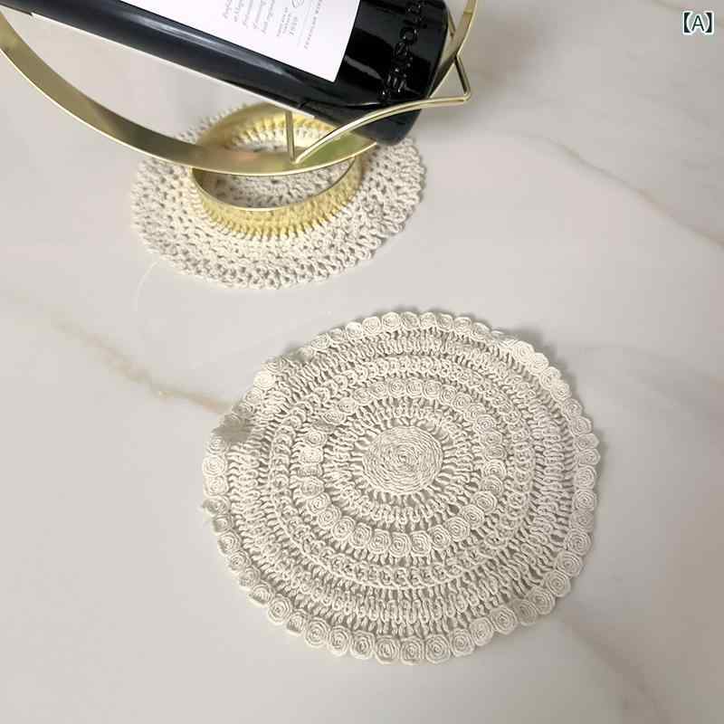 テーブルマット コースター 敷物 ランチョン コットン 天然素材 刺繍 レース 透かし編み クロッシェ 柔らかい 高級感 円形 ラウンド アンティーク風 撮影小道具 インテリア 食卓 アプリコット アイボリー ベージュ