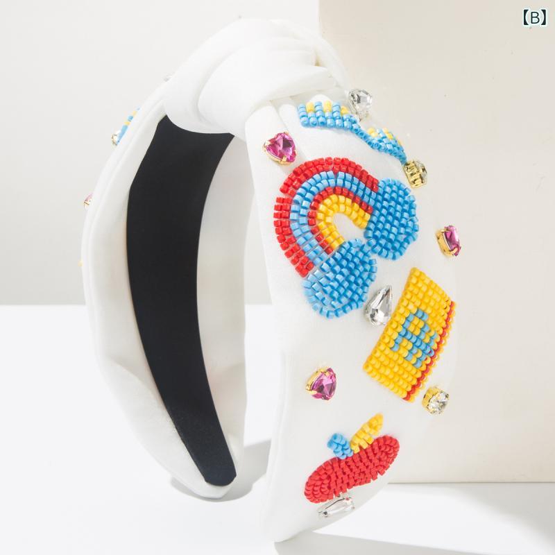 カチューシャ レディース ヘアアクセサリー 韓国 ジルコニア 英字 アルファベット レインボー 虹 鉛筆モチーフ ビーズ 刺繍 ハンドメイド 布製 高級感 髪飾り 春夏 かわいい おしゃれ 普段使い パーティーの商品画像 3