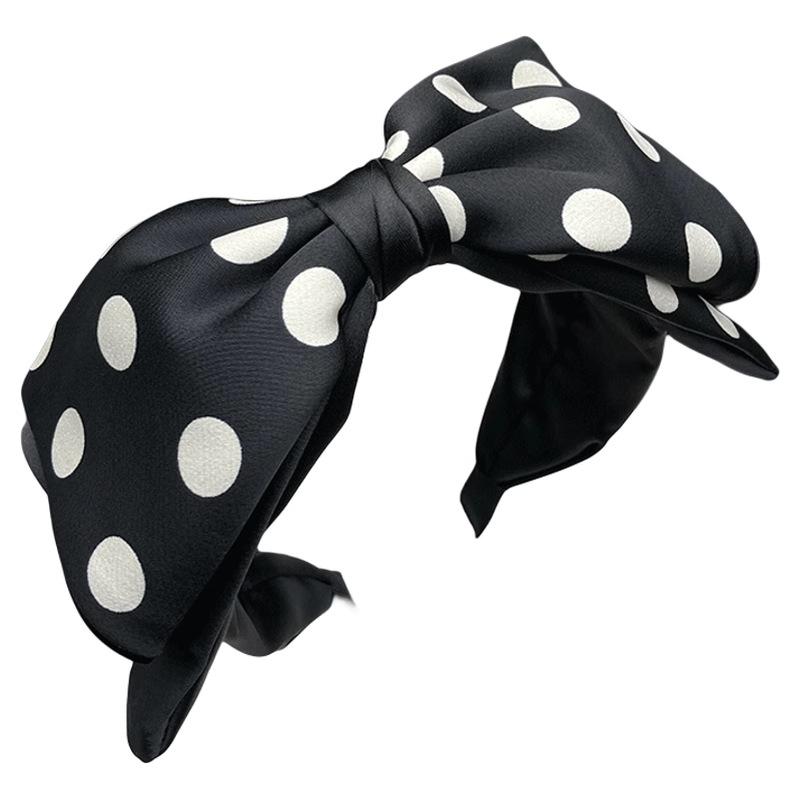 カチューシャ レディース ヘアアクセサリー 髪飾り 幅広 ワイド サテン 高級感 上品 エレガント レトロ ボリュームアップ 小顔効果 洗顔 お出かけ 通勤 ファッション 春夏 シンプル 無地 華やか 大人 ホールド感 滑り止め