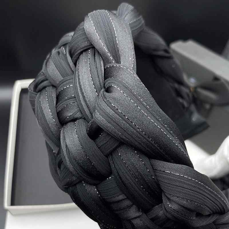 Cachucha - カチューシャ レディース 黒 ヘアバンド 幅広 ワイド 高級感 上品 小顔効果 白髪隠し 普段使い お出かけ 洗顔 秋冬 布製 ハンドメイド シンプル 髪飾り アクセサリー ヘッドドレス 無地 太め 幅約6cm