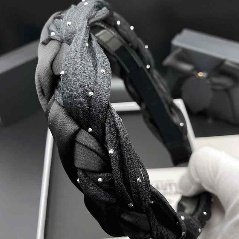 カチューシャ レディース ヘアアクセサリー ヘッドバンド 髪留め 三つ編み 櫛 滑り...